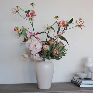 Natural Presentation Urn