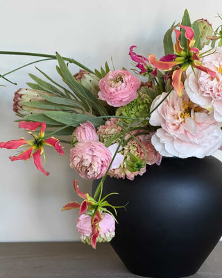 Natural Presentation Urn